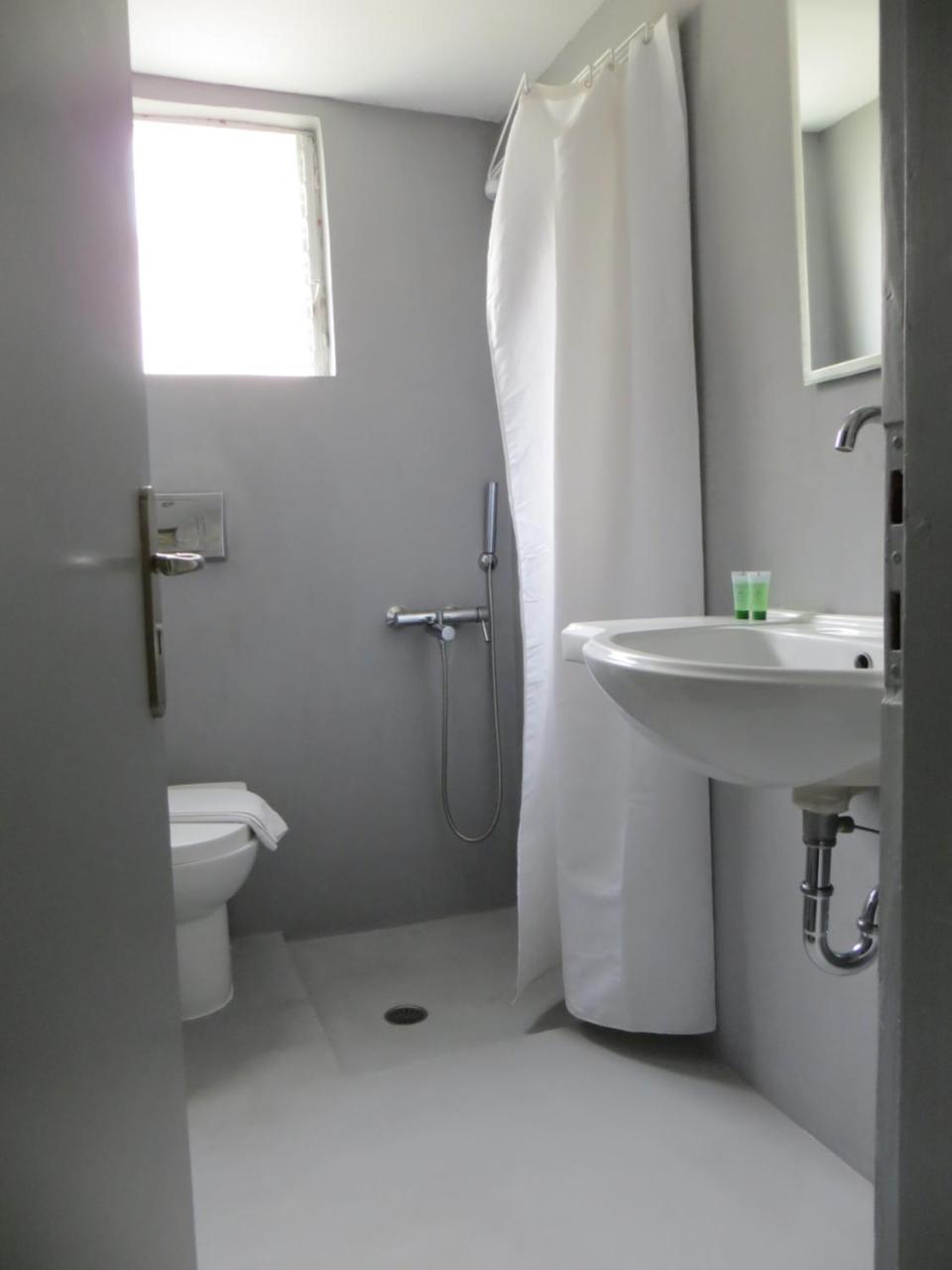 Leonidaion Guesthouse Ancient Olympia Luaran gambar A wet room